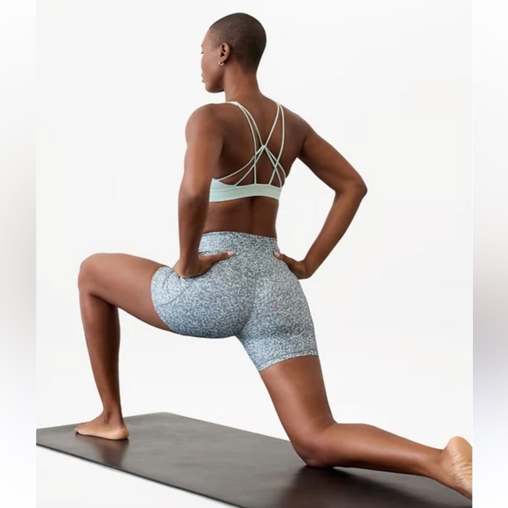 Athleta Salutation Stash High Rise 5" Short